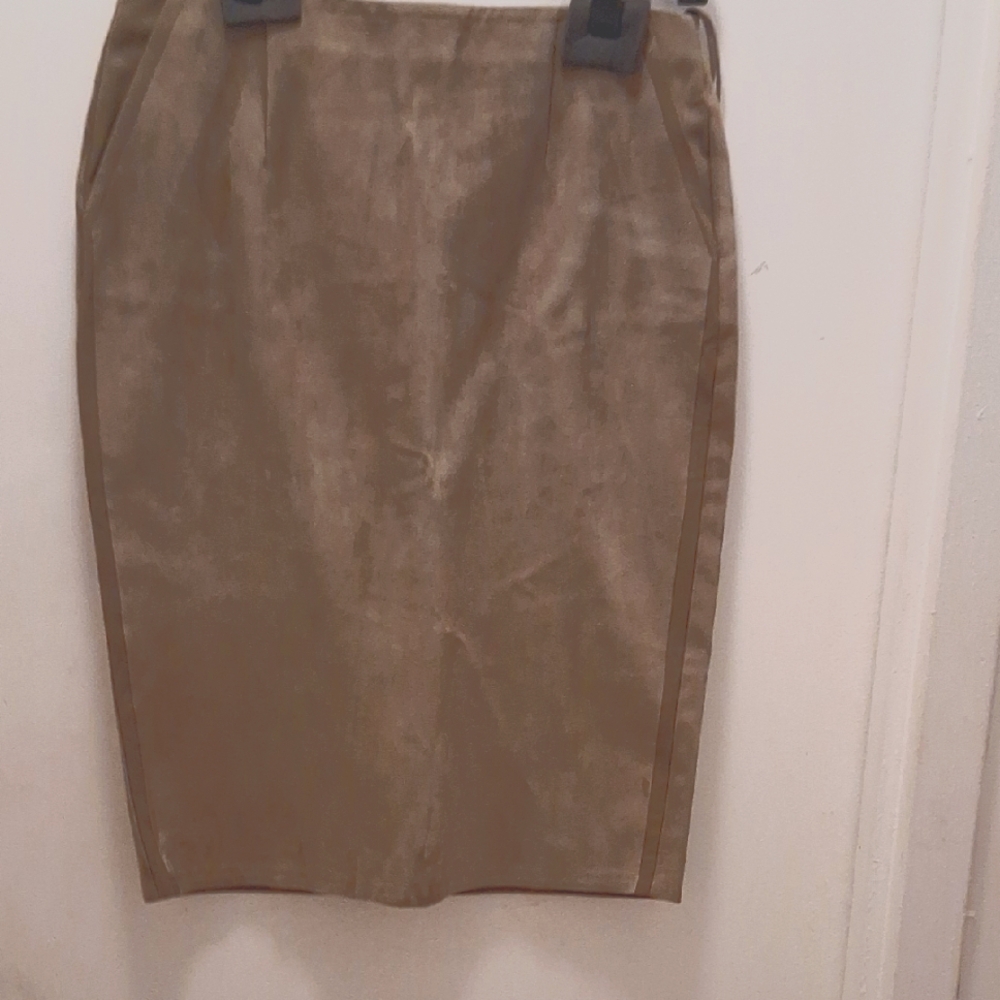 Elegant Ralph Lauren Made In ITALY Suede  Skirt Size 4